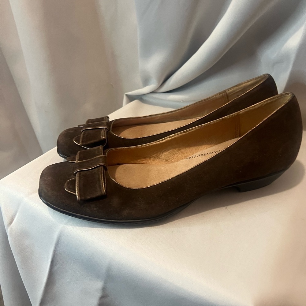 Softspots Brown Casual Loafers with Decorative Bow - Picture 10 of 11